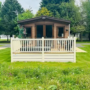 https://brooksbank-lodge-with-hot-tub.yorkshirehotels.net